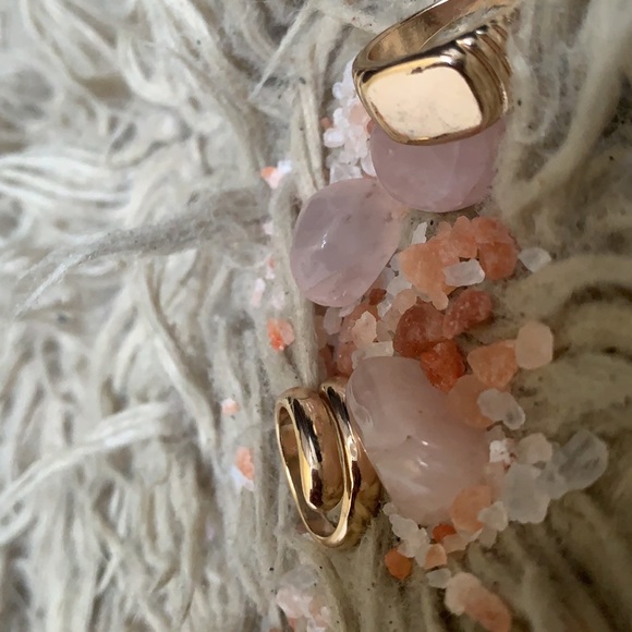 A rose quartz its a crystal ✨⚡️ - Picture 4 of 4